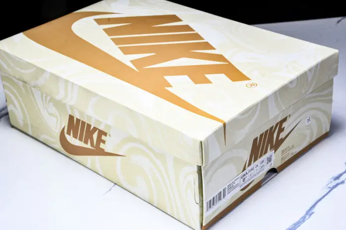 Air Jordan 1 High OG "Metallic Gold" 