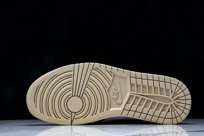 Air Jordan 1 High OG "Metallic Gold" 