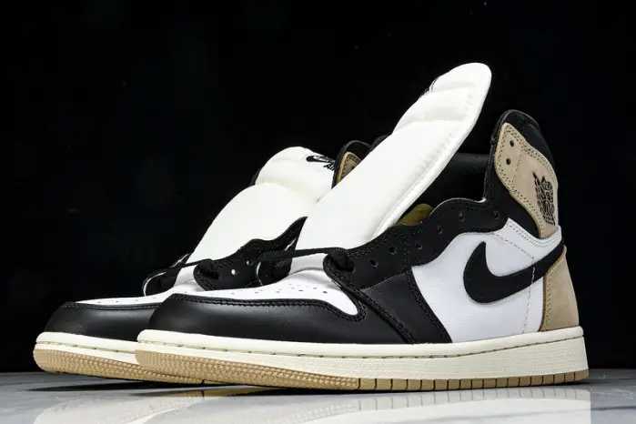 Air Jordan 1 High OG "Metallic Gold" 