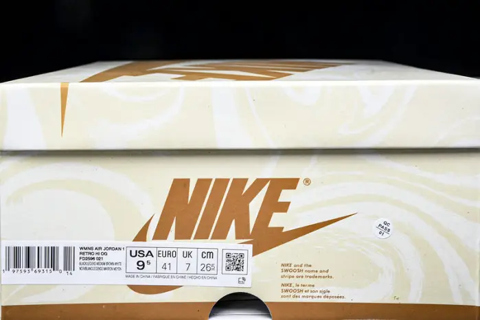 Air Jordan 1 High OG "Metallic Gold" 