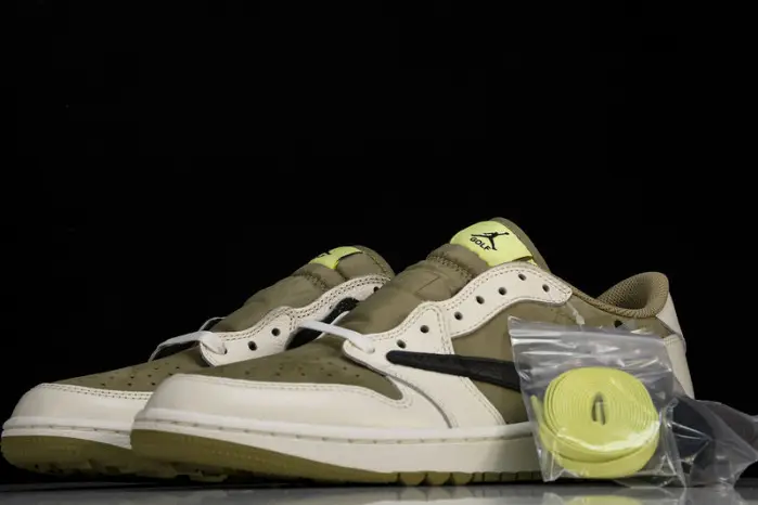 Travis Scott x Air Jordan 1 Low 
