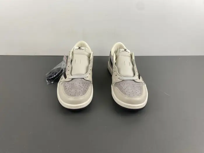 Travis Scott x Air Jordan 1 Low OG 