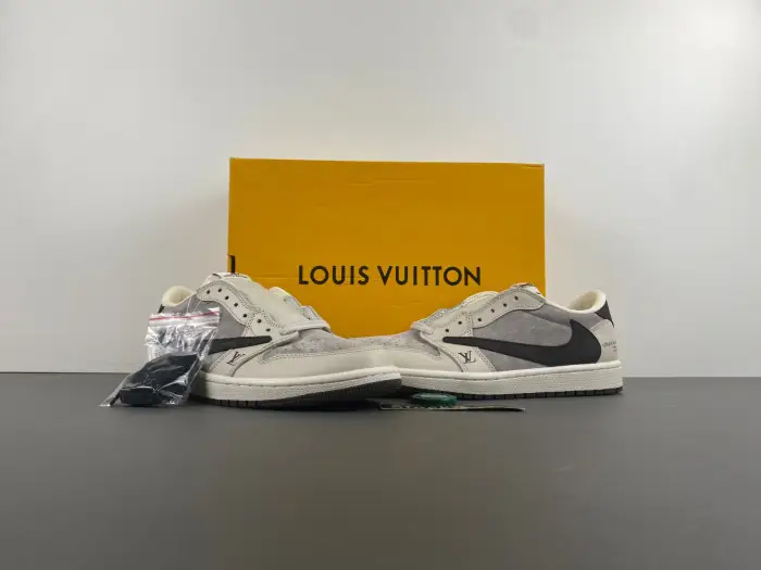 Travis Scott x Air Jordan 1 Low OG 