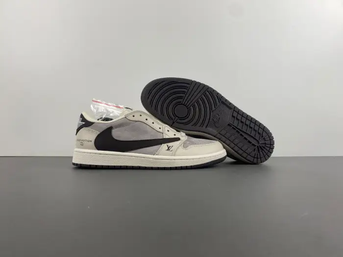 Travis Scott x Air Jordan 1 Low OG 