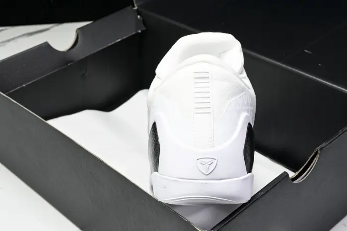 NK Zoom Kobe Protro "HALO" 