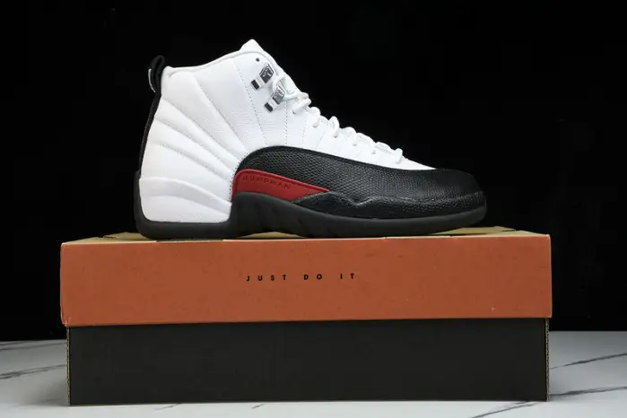 Air Jordan 12 