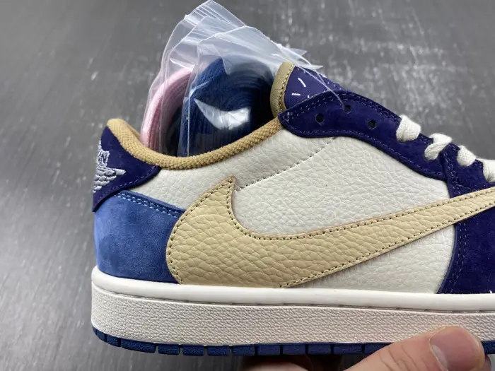 Travis Scott x Air Jordan 1 Low 