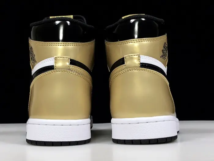 AIR JORDAN 1 RETRO HIGH OG NRG COMPLEXCON “TOP 3 GOLD” 