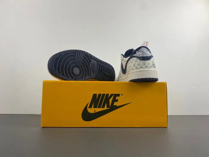 Travis Scott x Air Jordan 1 Low OG 