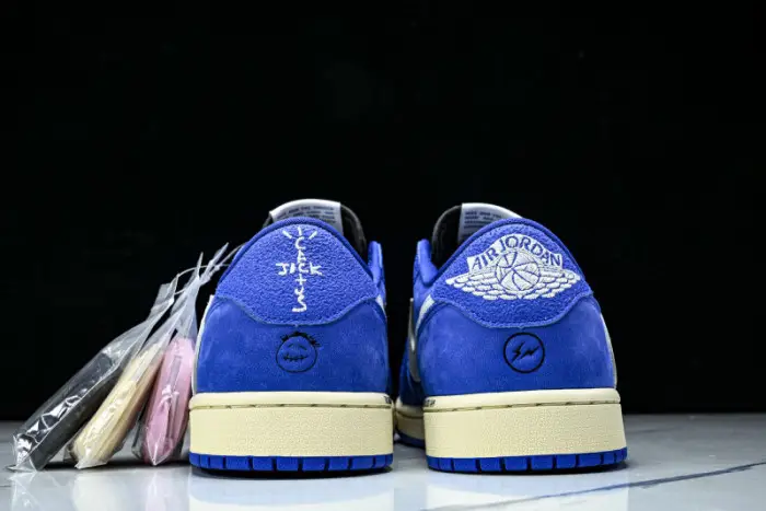 Travis Scott x Air Jordan 1 Low OG 