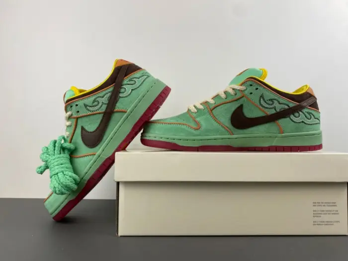 Nike SB Dunk Low “BHM” 