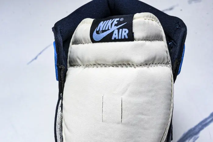 AIR JORDAN 1 OBSIDIAN UNIVERSITY BLUE 