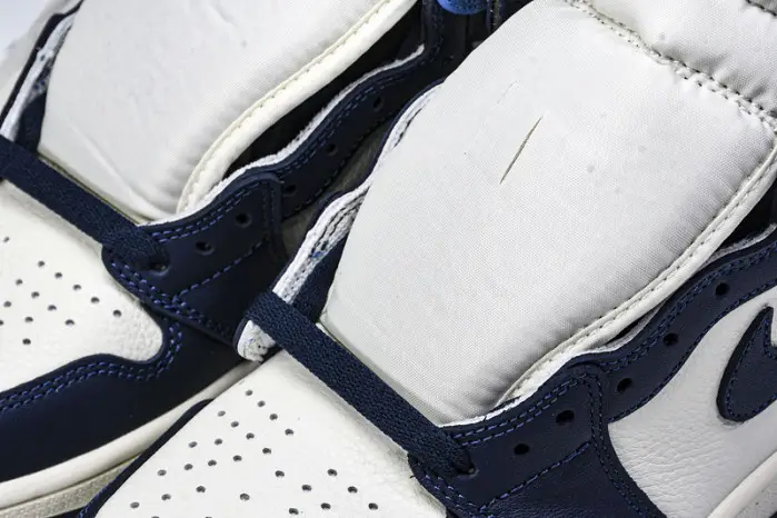 AIR JORDAN 1 OBSIDIAN UNIVERSITY BLUE 