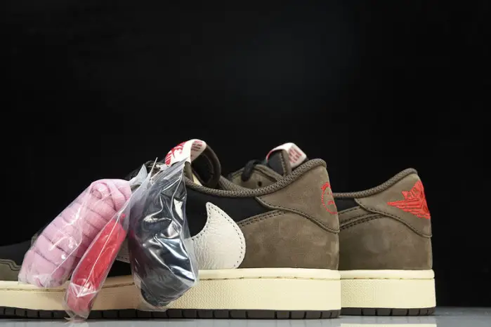 Jordan 1 Retro Low OG SP Travis Scott 