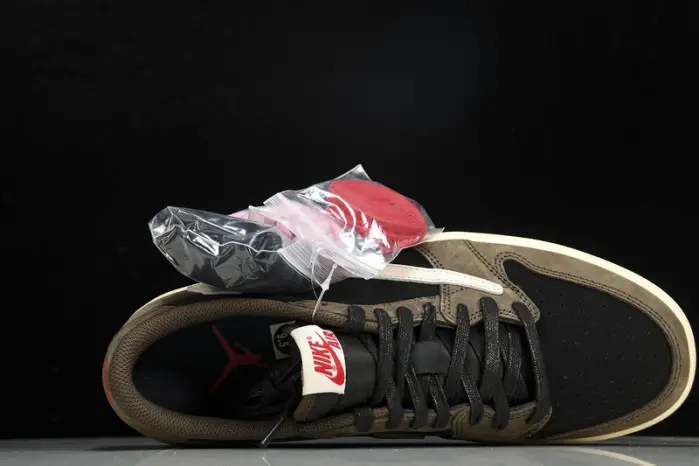 Jordan 1 Retro Low OG SP Travis Scott 