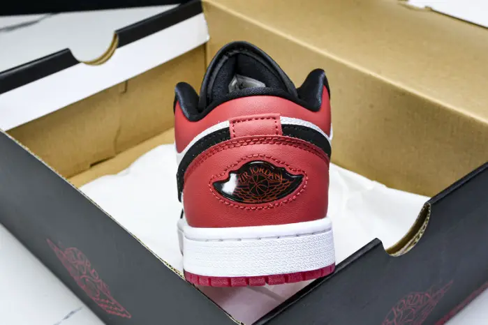 Air Jordan 1 Low  SE Black Toe 