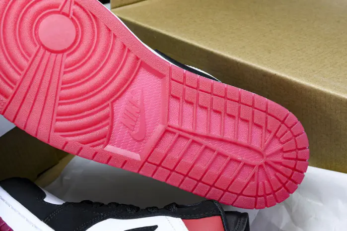 Air Jordan 1 Low  SE Black Toe 