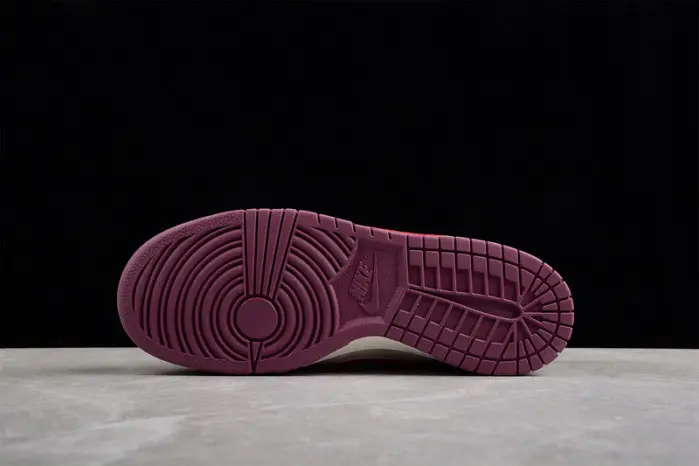 Nike SB Dunk Low 