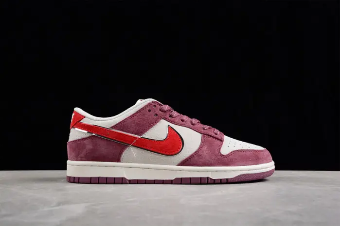 Nike SB Dunk Low 