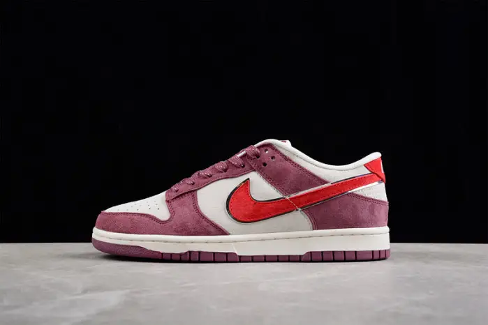 Nike SB Dunk Low 
