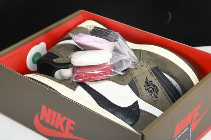 JORDAN 1 RETRO HIGH TRAVIS SCOTT 