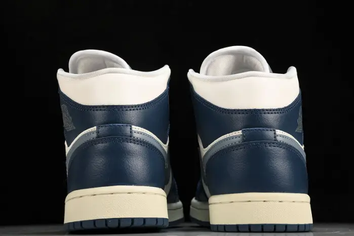 Air Jordan 1 Mid“Sky J French Blue” 