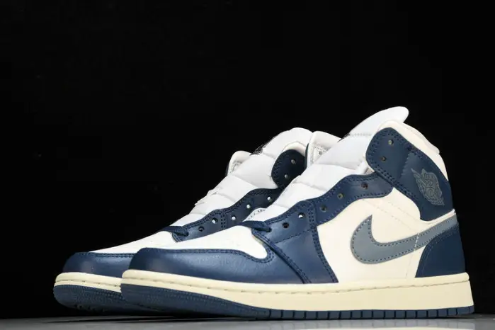 Air Jordan 1 Mid“Sky J French Blue” 