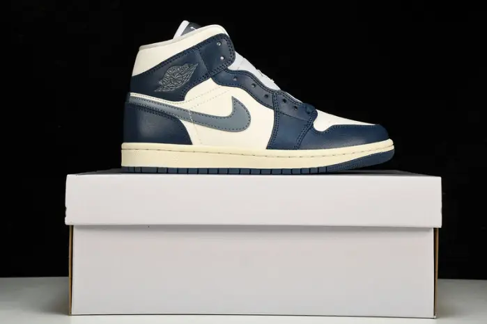 Air Jordan 1 Mid“Sky J French Blue” 