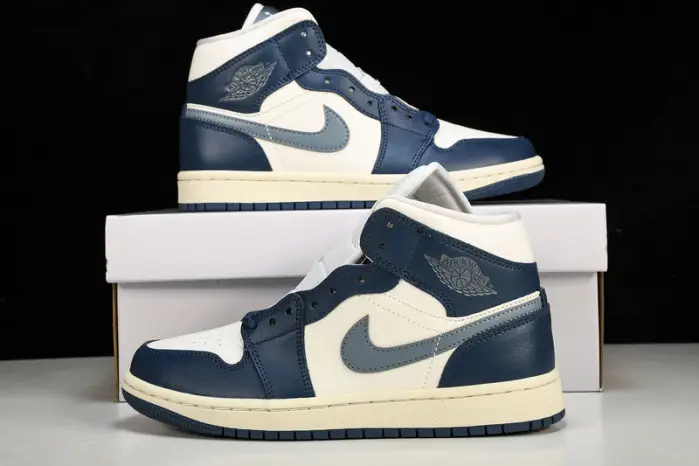 Air Jordan 1 Mid“Sky J French Blue” 