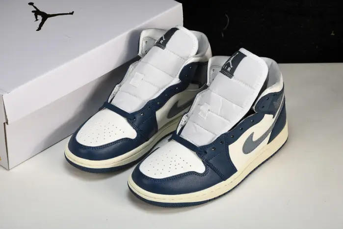 Air Jordan 1 Mid“Sky J French Blue” 