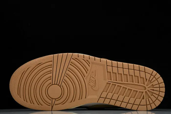 Air Jordan 1 High OG WMNS “Praline” 