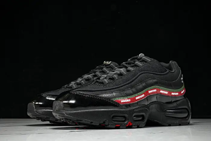 Air Max 95 SP Undefeated Black 