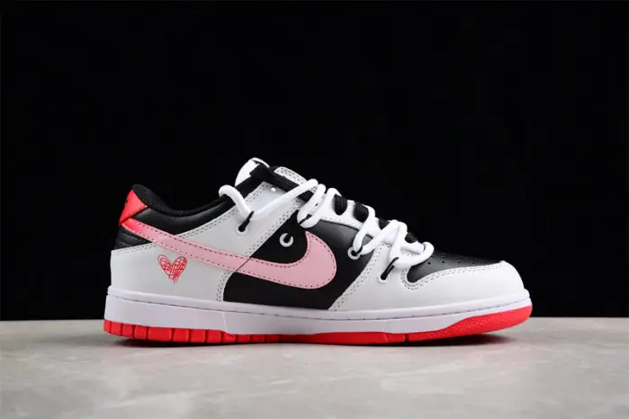 Nike SB Dunk Low 