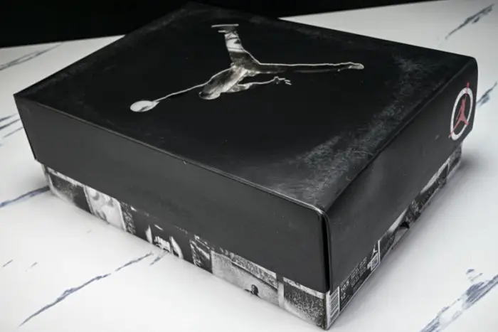 Air Jordan 4“Flight Club”Sail Black-University Red 
