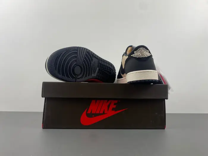 Travis Scott x Air Jordan 1 Low OG 