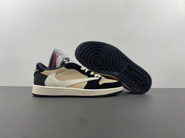 Travis Scott x Air Jordan 1 Low OG 