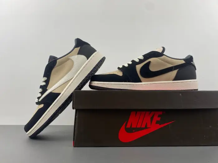 Travis Scott x Air Jordan 1 Low OG 