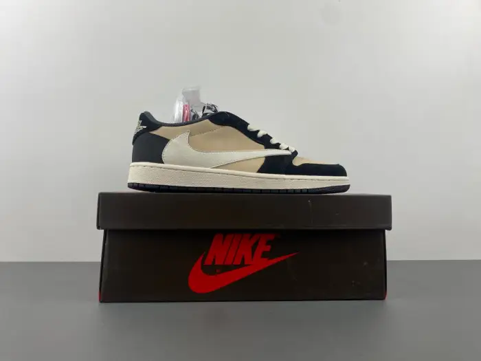 Travis Scott x Air Jordan 1 Low OG 