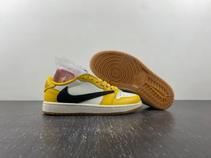 Travis Scott x Air Jordan 1 Low OG 