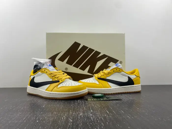 Travis Scott x Air Jordan 1 Low OG 