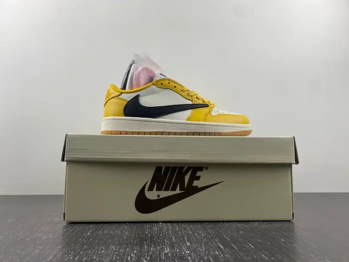 Travis Scott x Air Jordan 1 Low OG 
