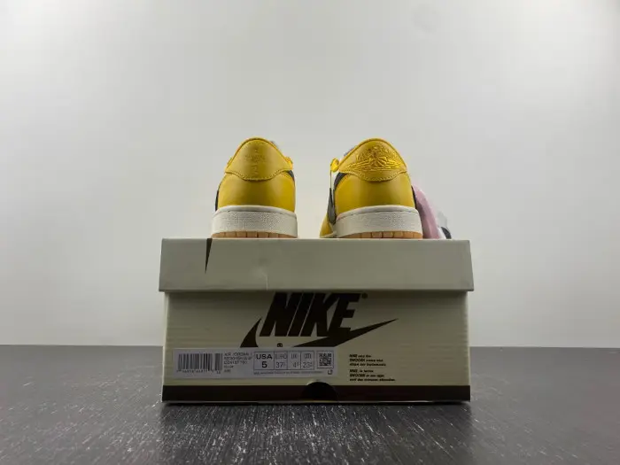 Travis Scott x Air Jordan 1 Low OG 