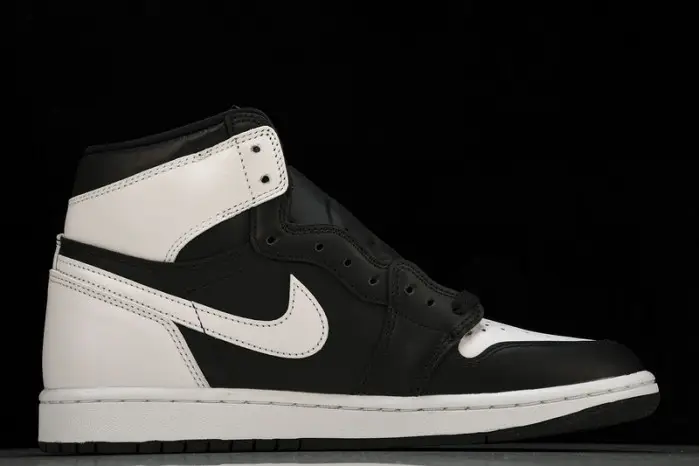 Air Jordan 1 High OG “Reverse Panda” 