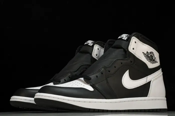 Air Jordan 1 High OG “Reverse Panda” 