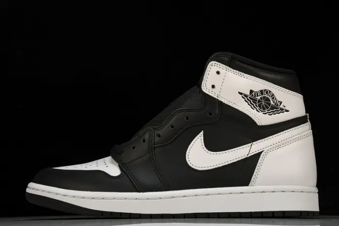 Air Jordan 1 High OG “Reverse Panda” 