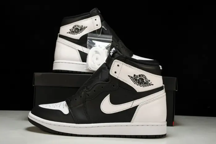 Air Jordan 1 High OG “Reverse Panda” 