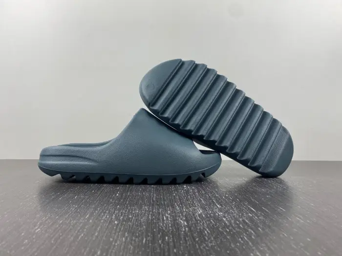 Yeezy Slide 