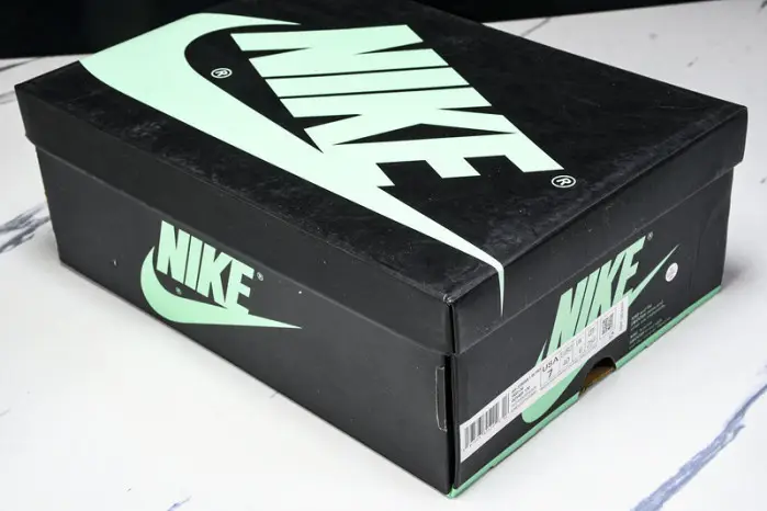AIR JORDAN 1 HIGH OG GREEN GLOW 