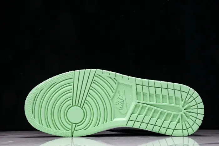 AIR JORDAN 1 HIGH OG GREEN GLOW 