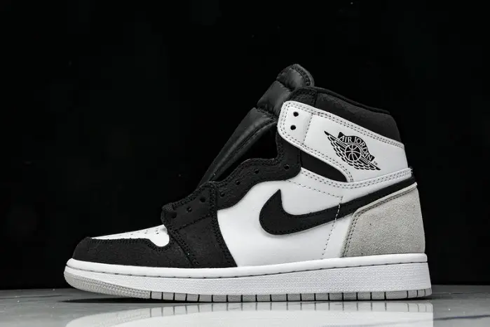 Air Jordan 1 High OG "Stage Haze" 